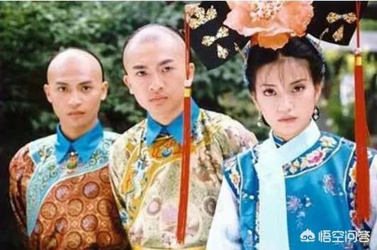 《还珠格格》的尔泰喜欢小燕子吗？