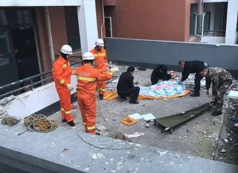 装修工坠楼身亡发生在哪里？