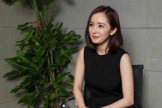 曝光杨幂探班迪丽热 迪丽热巴爱“挖坑”