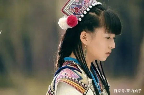 视为杨丽萍接班人，后来放弃舞蹈，小彩旗现状怎么样？