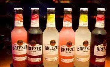 百加得冰锐鸡尾酒度数高还是啤酒度数高？？？急急急
