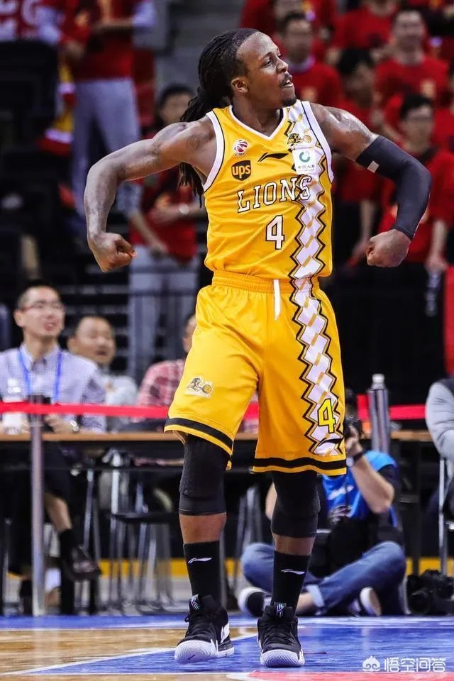 CBA半决赛目前表现最好的外援是哈德森还是劳森？