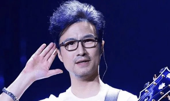 汪峰带大女儿做血缘鉴定，章子怡遮羞布被扯下，好后妈人设崩塌了吗