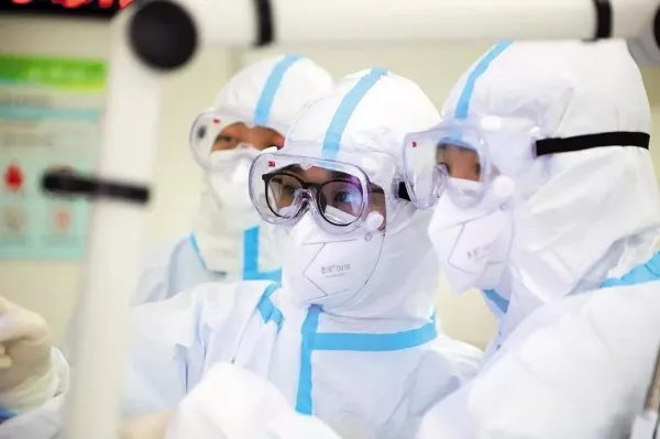 张涵予、袁泉、朱亚文、易烊千玺携手,《中国医生》展现了哪些感人事迹?