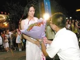 海清说任重求婚像拜年，男方求婚时怎样才显得庄严正式？