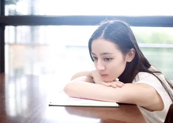 迪丽热巴和赵丽颖掉下水你先就谁？