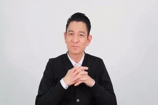 岳云鹏本名叫岳龙刚，有哪些明星出道后改过名字去却鲜少有人知道？