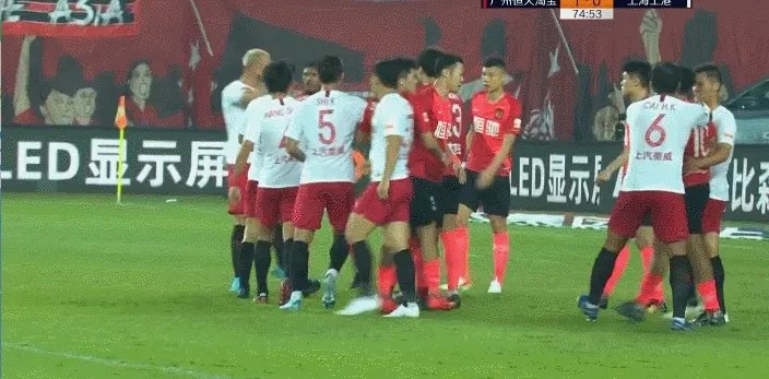 恒大2-0击败上海上港积分反超国安,上海上港此场怎么会错失这个机会?大家怎么看？