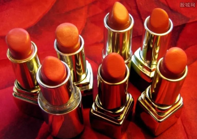 南宁海关查获千件假香奈儿 其实在国外走一圈的假货