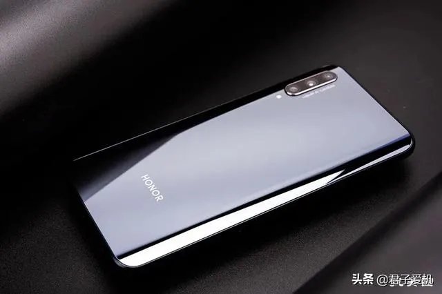 荣耀Play3现价735元，是否值得入手？有何建议？