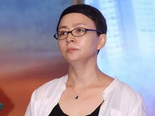 宋丹丹的人生是怎样的传奇？她为何不再演小品了呢？