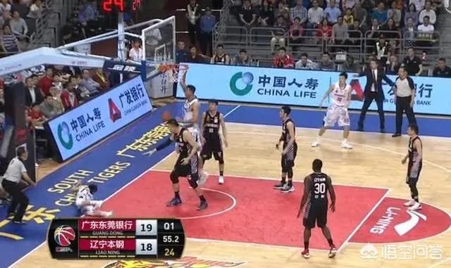 韩德君每场比赛都给观众鞠躬，夺冠后帮母亲下田种菜，你怎么看？