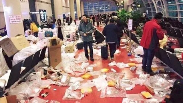 国人在韩国济州岛机场乱扔垃圾,韩国市民想收入岛费合理吗?