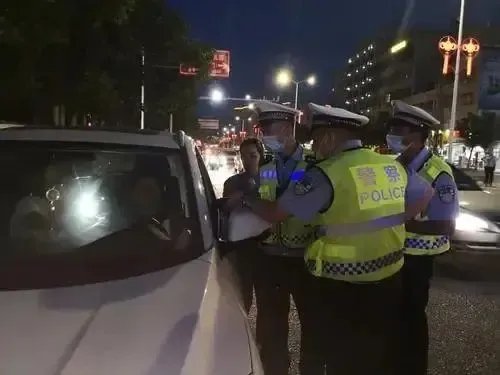 陕西一醉酒男子为躲查酒驾坠河溺亡，此事究竟是谁之过？