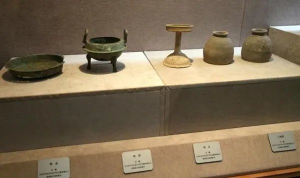 当初靠盗墓发家致富的曹操陪葬了什么东西呢？