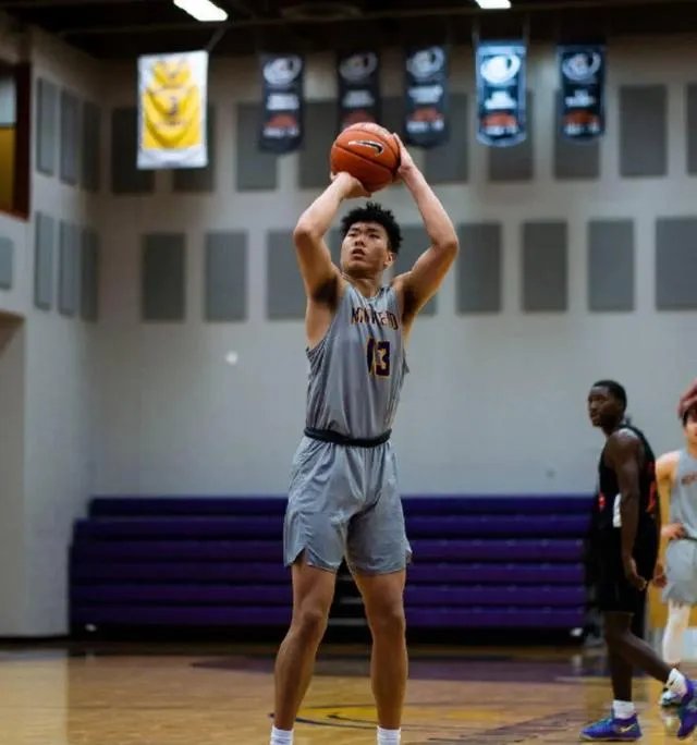 中国篮坛重磅消息，天才球员加盟北京首钢，能否兑现天赋？