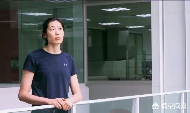 ZhuPerb！拿出结婚证给朱婷签名的暖心，球迷为朱婷写歌，这件事让你感动了吗？