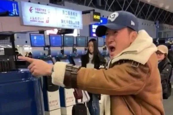 同是怒斥跟拍者，吴京发飙大家拍手叫好，为何李维嘉却被吐槽不会做人？
