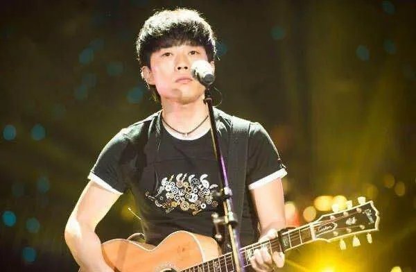 当年《我是歌手》谭晶、张靓颖、孙楠、齐秦为什么要退赛？