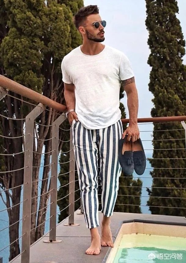 男士如何选择白色T恤？