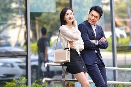 滨崎步与小男友约会，姐弟恋会不会有好结果？