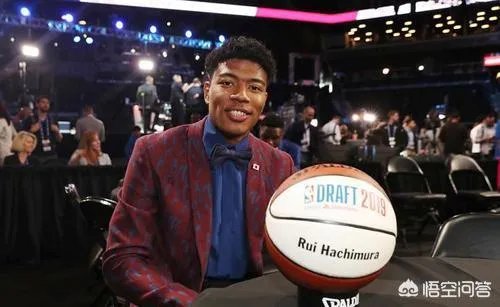 在今日奇才队的常规赛里面，八村塁拿到23分5篮板，总得分超周琦，孙悦，你怎么看？