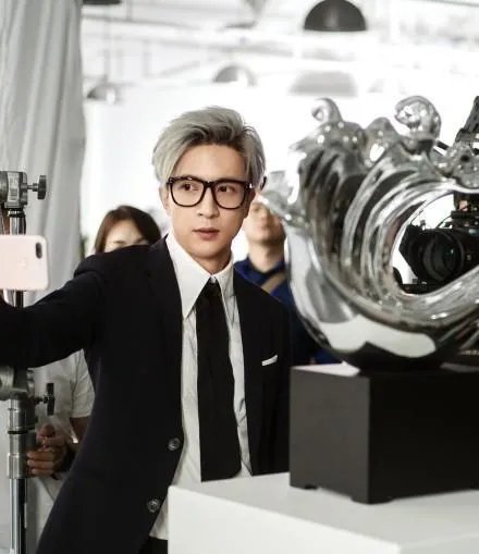 薛之谦因病入院,这一年他到底有多努力?