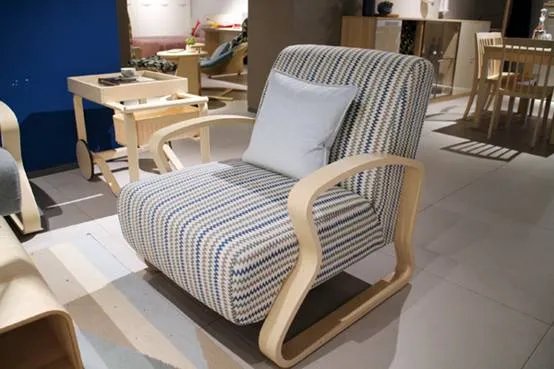 测评：曲美布艺沙发，究竟网红沙发椅经典之处是什么？