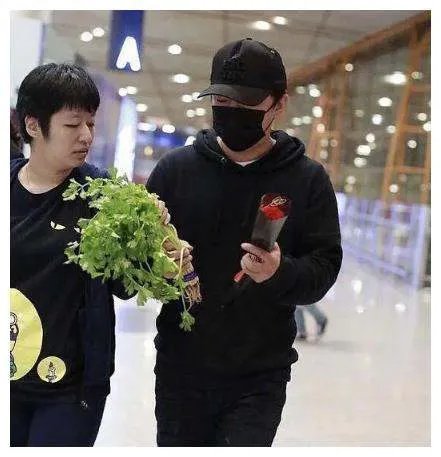 郑乃馨粉丝送宁静一筐瓜，粉丝都送过明星哪些奇奇怪怪的东西？