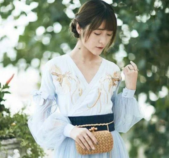 与关晓彤一起出道的四大童星，前三位大红大紫，唯独她被遗忘，她是谁？