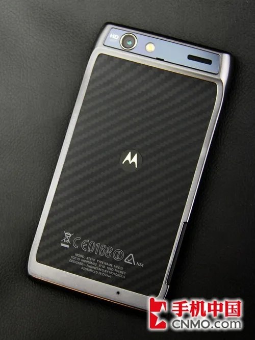 经典刀锋来袭 摩托罗拉RAZR XT910评测