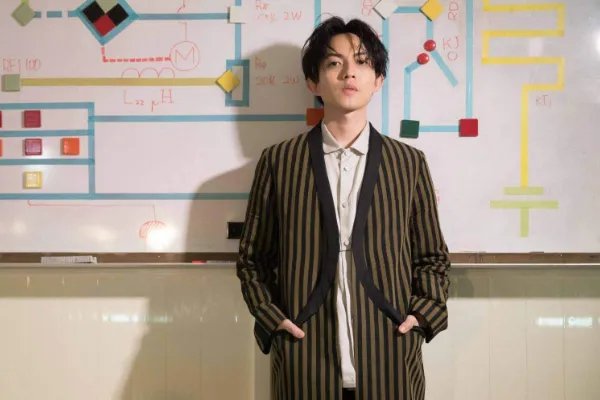 台湾《超级星光大道》历届的冠军都是谁呀？