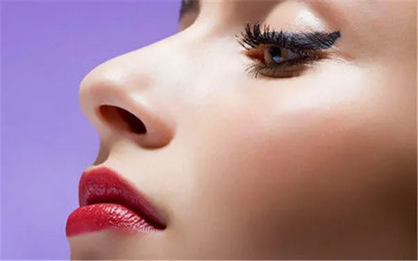 假体隆鼻大概要多少钱呢