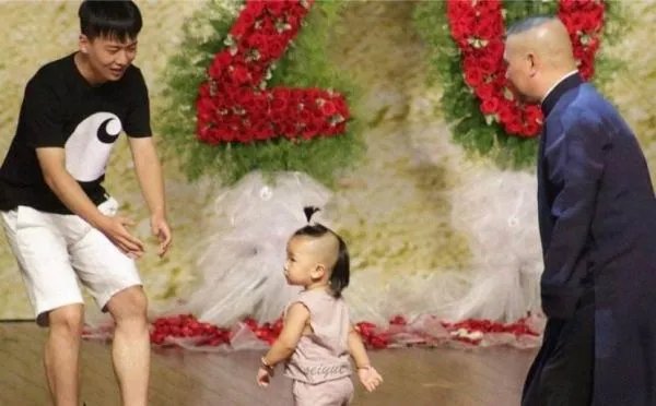 大张伟说郭麒麟当艺人可惜了，他的文凭有多高？