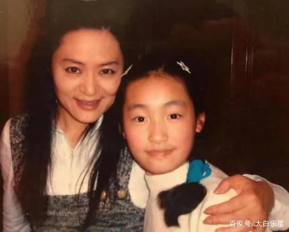 她的歌声曾红遍上海，遭弟弟暴打患抑郁，两度轻生，现在靠做保姆谋生吗？