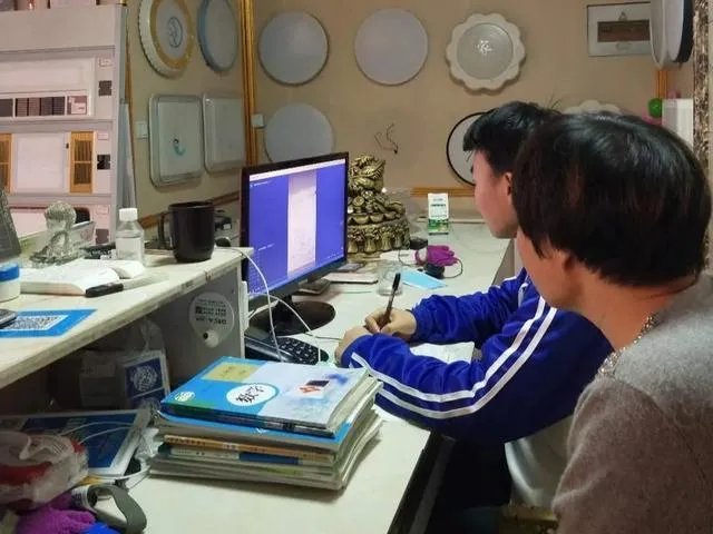 疫情时期,一位中学班主任在班级群发的道歉信,看了你有何想法?