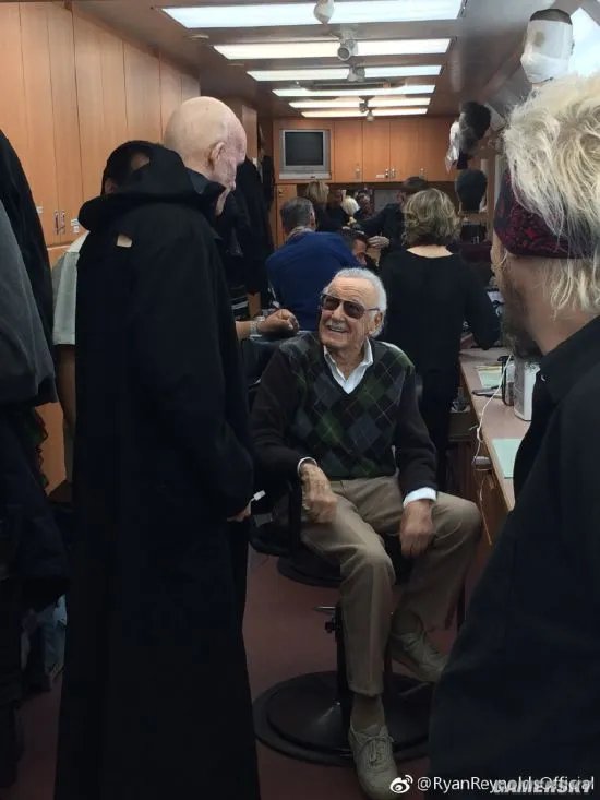 《死侍2：我爱我家》斯坦李彩蛋海报公布 “贱贱”演员晒合影缅怀