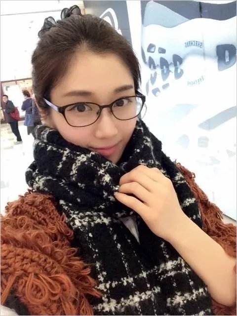 PLU游戏娱乐传媒主持人 美女主播小悠私人生活照