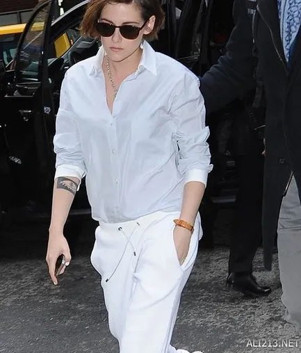 暮光女向女友求婚成功 称这次真的又找到恋爱的感觉