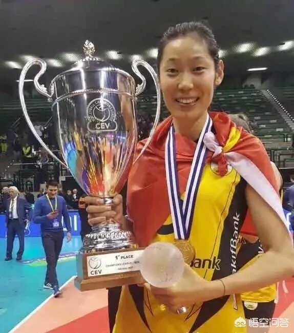 土超女排豪门瓦基弗银行队正式官宣朱婷续约，四大主力留队，如何看待朱婷的选择？