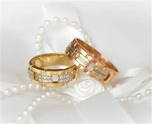 订婚戒指什么时候戴比较好 如何正确的佩戴订婚戒指