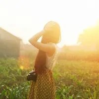 唯美QQ头像女生,最好是背影的,不要灰色,唯美一点、