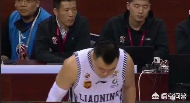 韩德君每场比赛都给观众鞠躬，夺冠后帮母亲下田种菜，你怎么看？