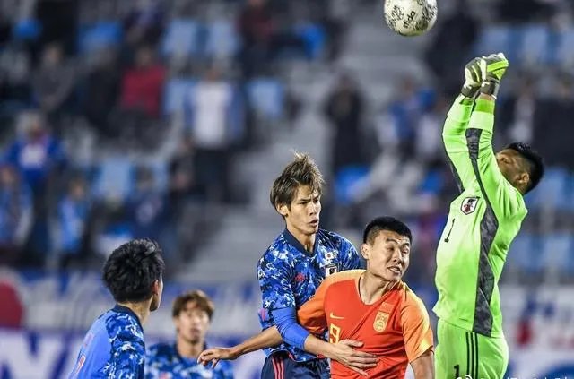 刚结束的东亚杯国足1：2落后日本队，你有什么看法？