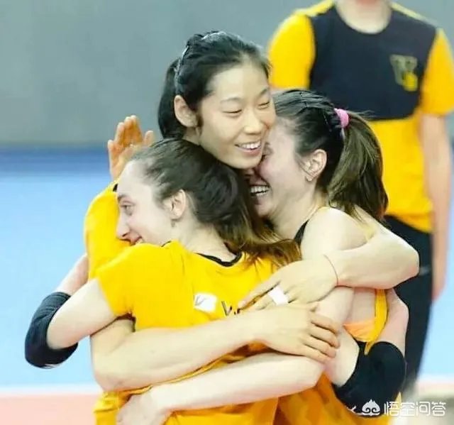 土超女排豪门瓦基弗银行队正式官宣朱婷续约，四大主力留队，如何看待朱婷的选择？