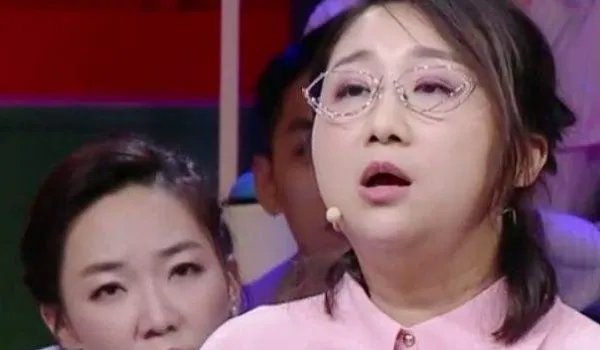 《奇葩说》宣布傅首尔董婧退出节目的原因是因为不和吗？