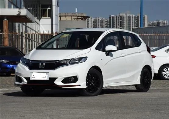 自动驾驶汽车与普通的汽车相比，哪一个更安全一些？