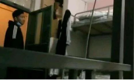 男教师酒后大闹女生寝室，视频拍下他怎样丑恶的嘴脸？