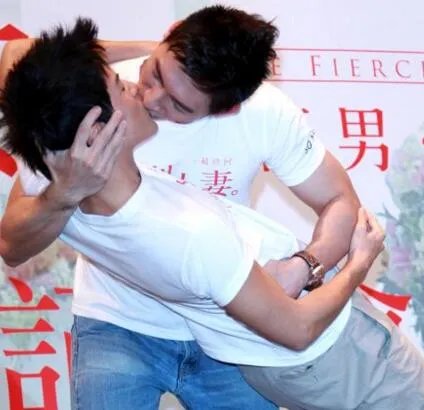 温升豪宥胜接吻三十秒 身体起反应引尴尬