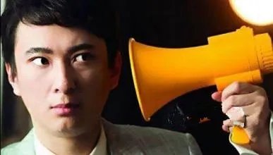 王思聪穿黄色奢华滑雪服现身张家口，遭到了网友怎样的调侃？